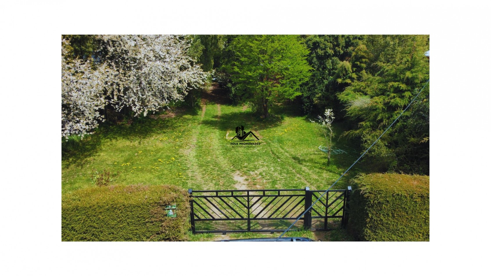 LOTE 1040 m2 en Barrio Casa de Piedra + Cabaña de 50m2