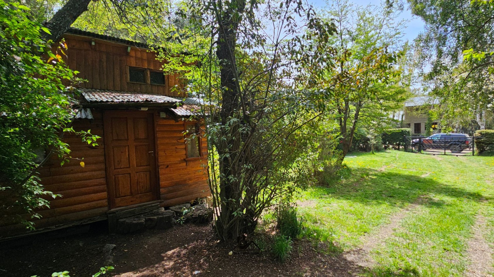 LOTE 1040 m2 en Barrio Casa de Piedra + Cabaña de 50m2