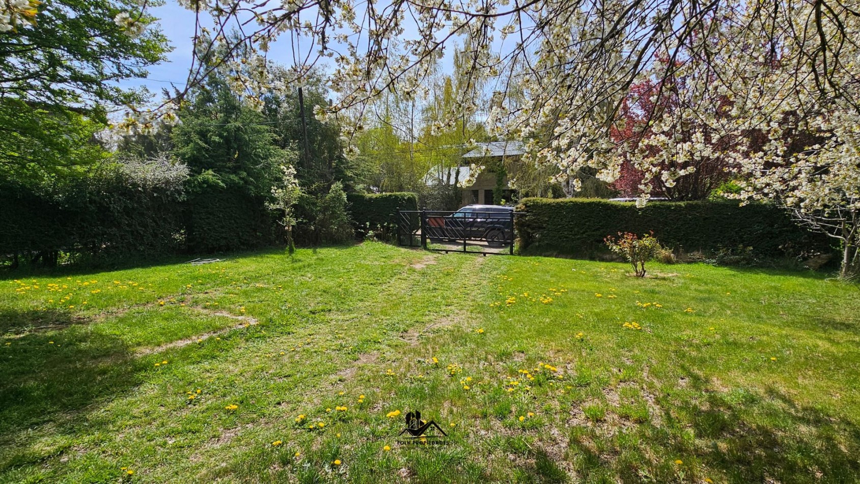 LOTE 1040 m2 en Barrio Casa de Piedra + Cabaña de 50m2