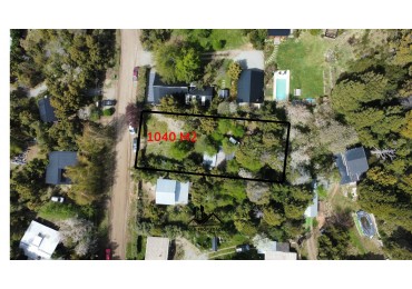 LOTE 1040 m2 en Barrio Casa de Piedra + Cabaña de 50m2